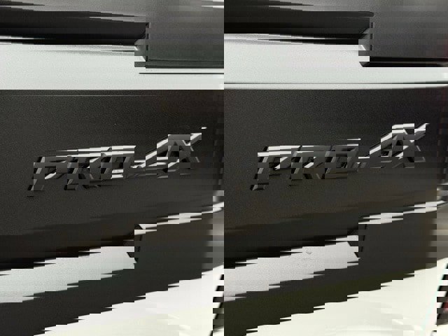 New 2026 Nissan Frontier PRO-4X w/ Pro-4x Convenience Package image 17