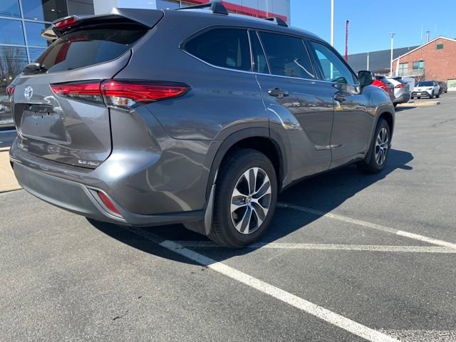 Used 2022 Toyota Highlander XLE video 3