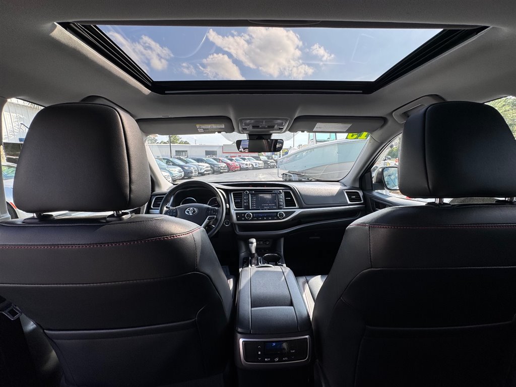 Used 2019 Toyota Highlander SE AWD/4WD image 23
