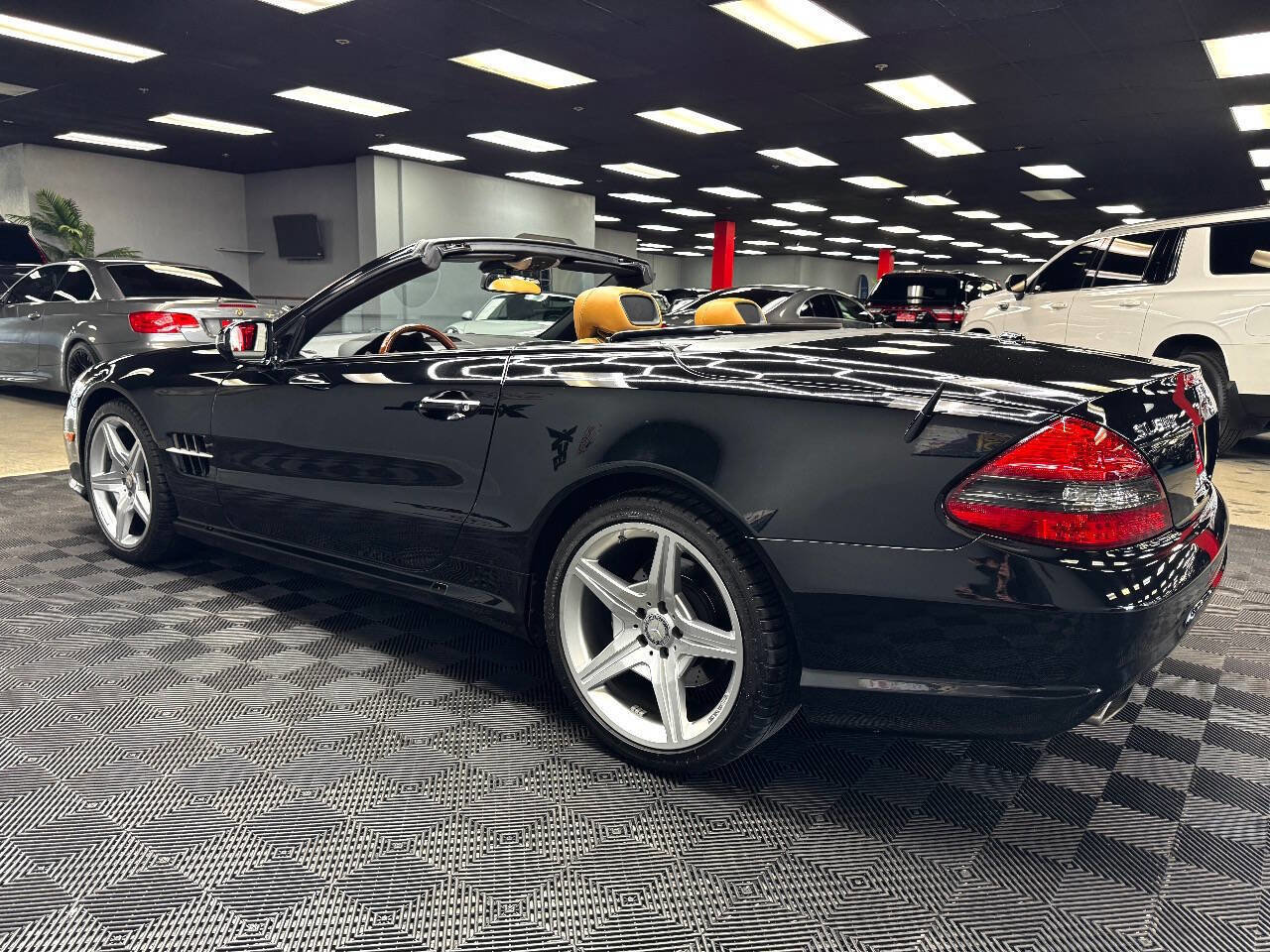 Used 2011 Mercedes-Benz SL 550 image 12