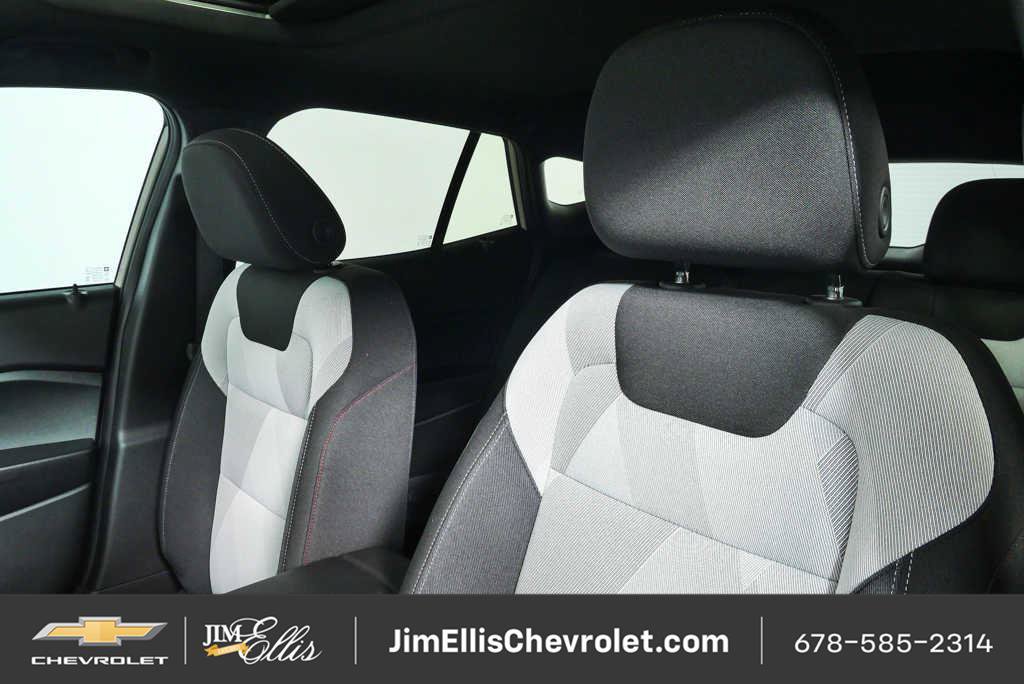 New 2026 Chevrolet Trax RS w/ Sunroof Package FWD image 5