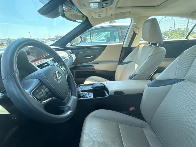 Used 2021 Lexus ES 300h w/ Premium Package image 5