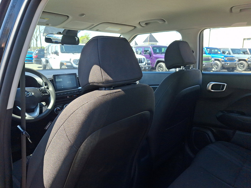 Used 2020 Hyundai Venue SEL image 21