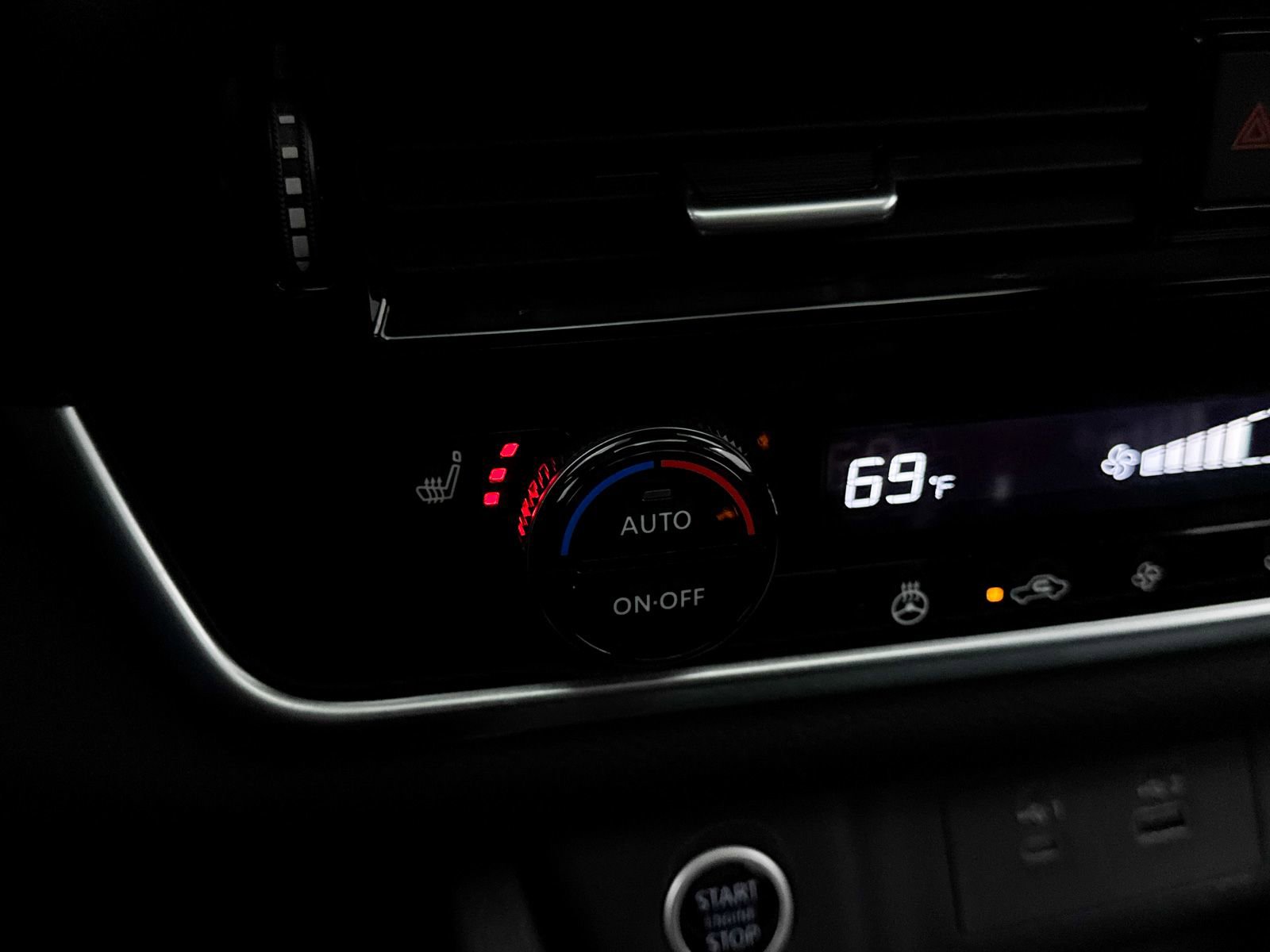 Used 2022 Nissan Rogue SV w/ SV Premium Package image 26