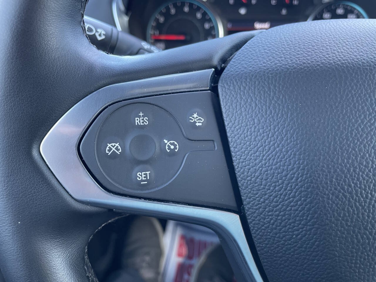Used 2023 Chevrolet Traverse LT FWD image 19