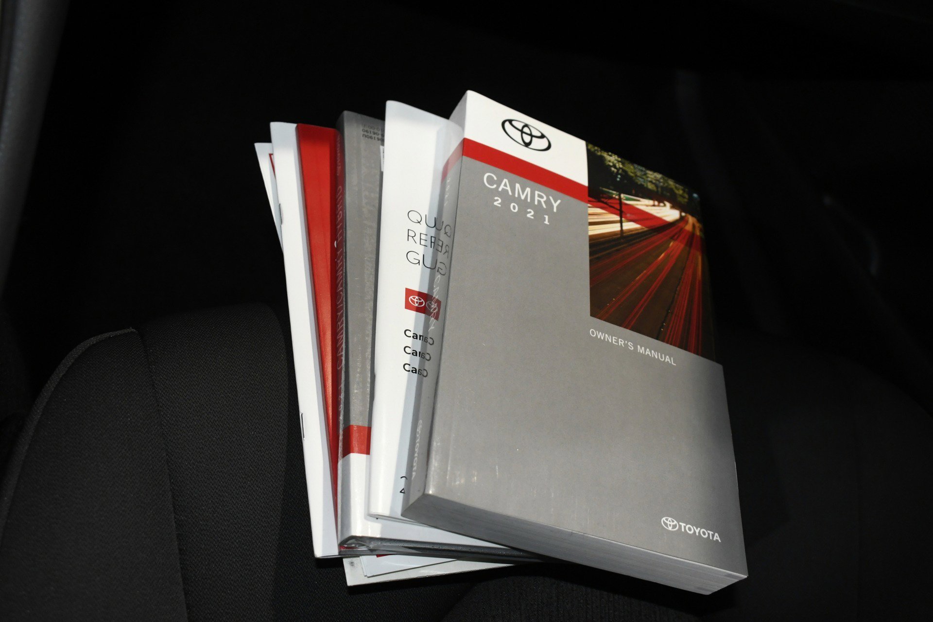 Used 2021 Toyota Camry LE image 98