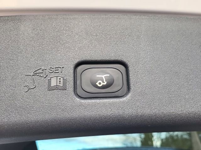 Used 2024 Lincoln Nautilus Reserve image 6