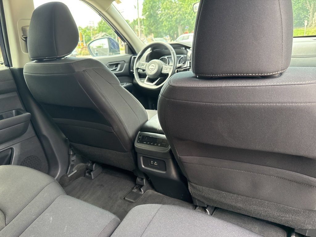 Used 2025 Nissan Pathfinder SV FWD image 13