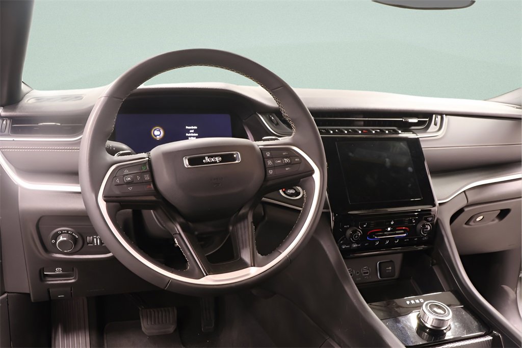 Used 2024 Jeep Grand Cherokee L Laredo image 8