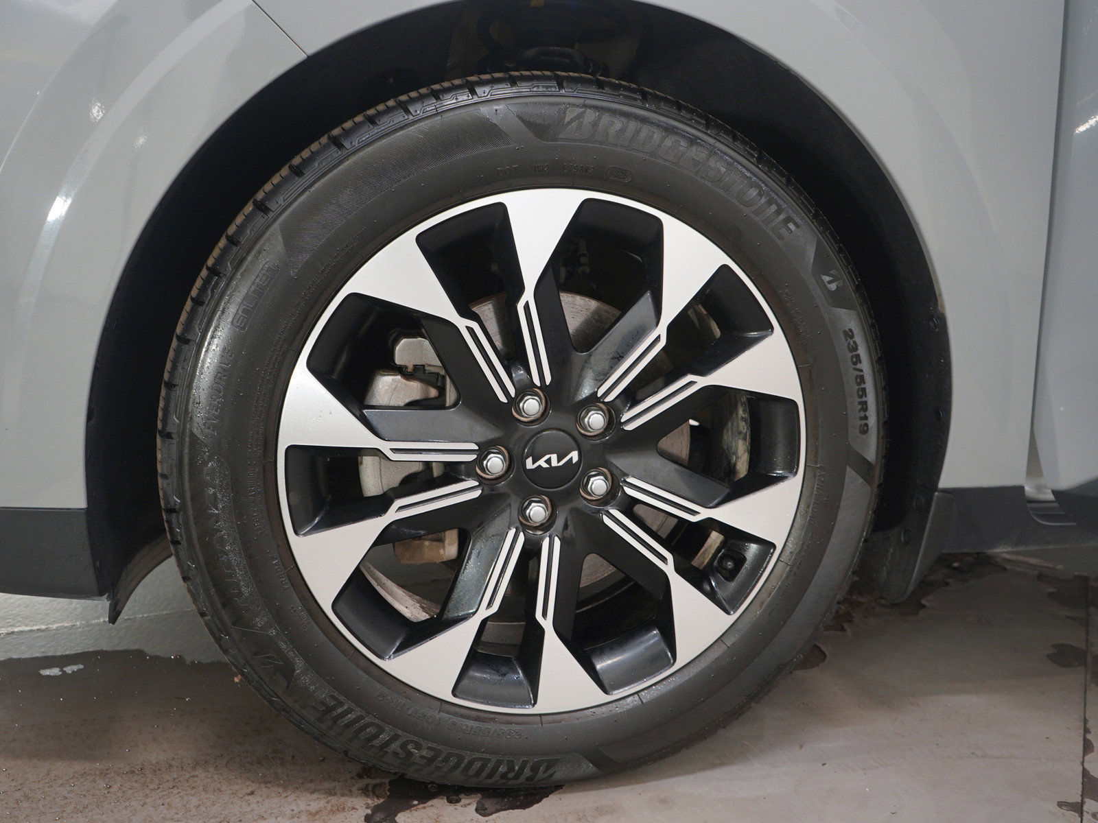 Used 2024 Kia Carnival EX image 35