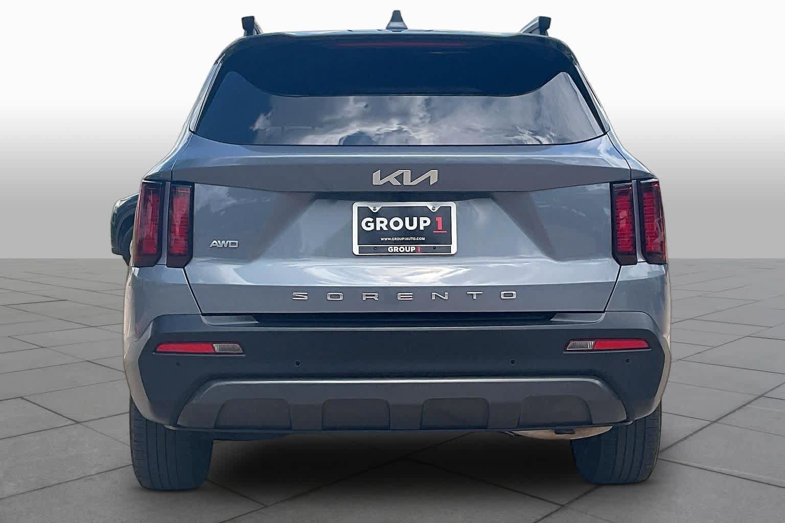Used 2022 Kia Sorento S w/ Panoramic Sunroof Package AWD/4WD image 5