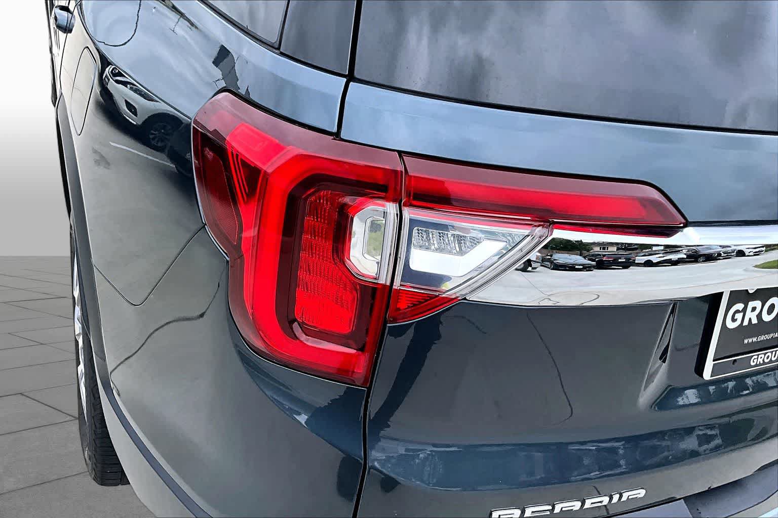 Used 2020 GMC Acadia SLT FWD image 25