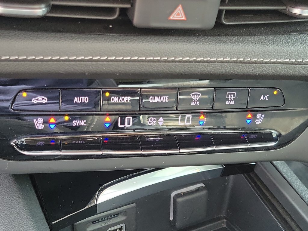 Used 2023 Buick Envision Avenir AWD/4WD image 30