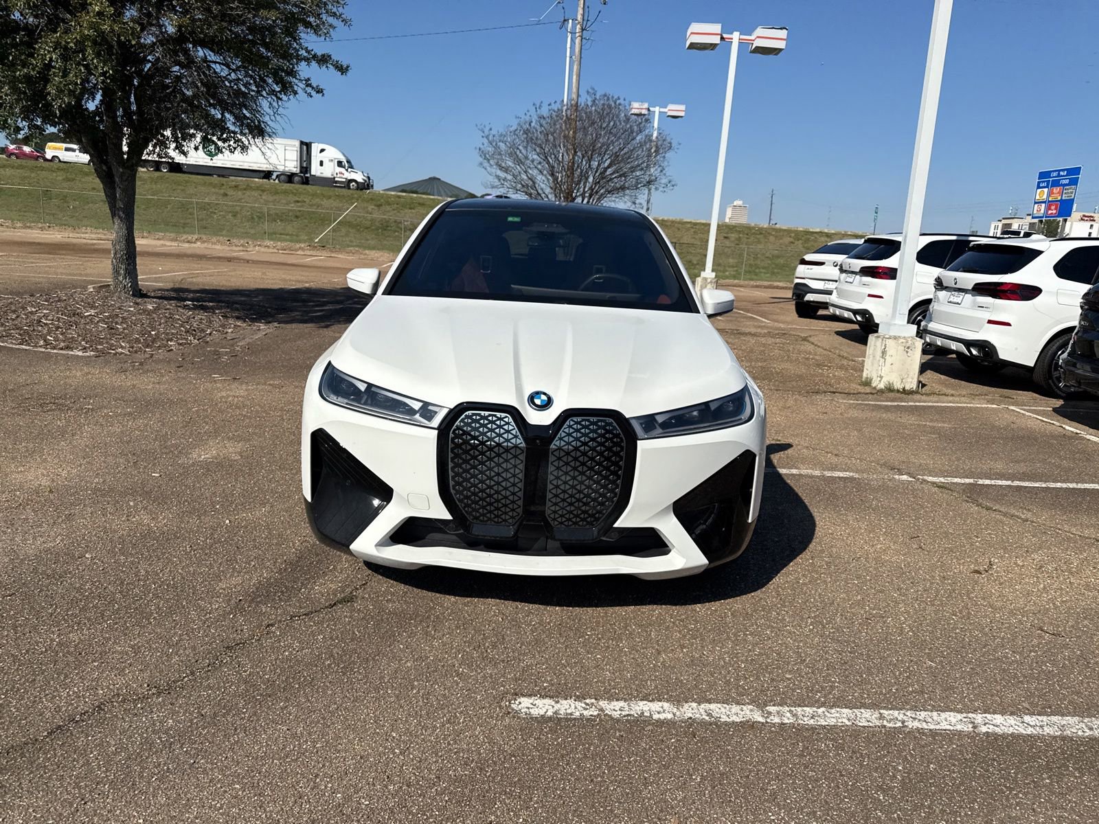 Used 2023 BMW iX xDrive50 w/ Premium Package image 2