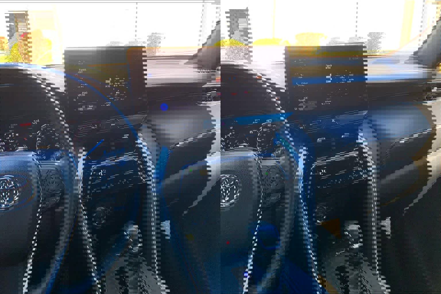 Used 2023 Toyota Venza Nightshade image 7