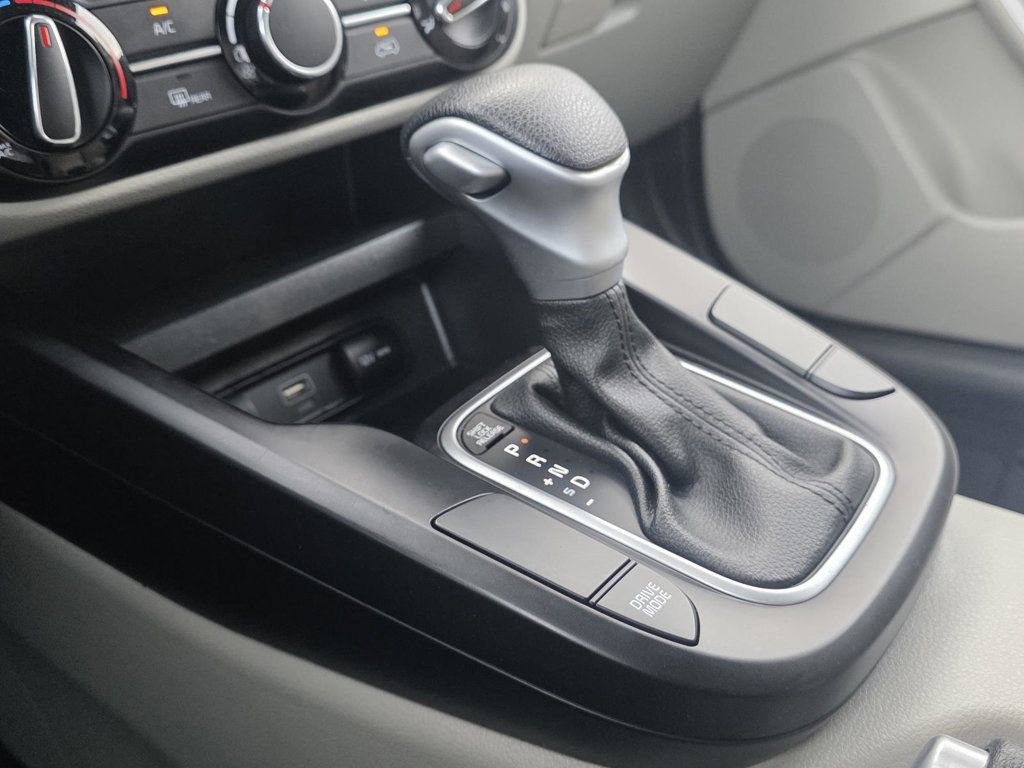 Used 2023 Kia Soul LX w/ LX Technology Package image 17
