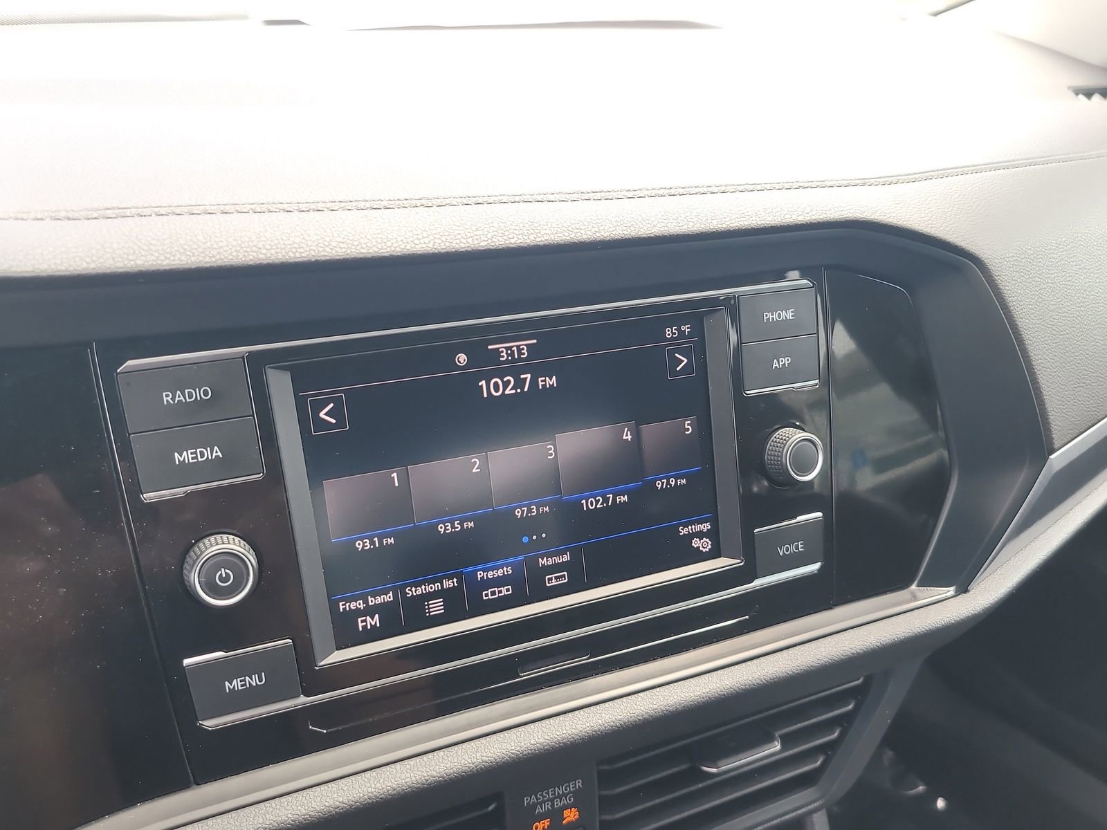 Used 2024 Volkswagen Jetta SE image 18