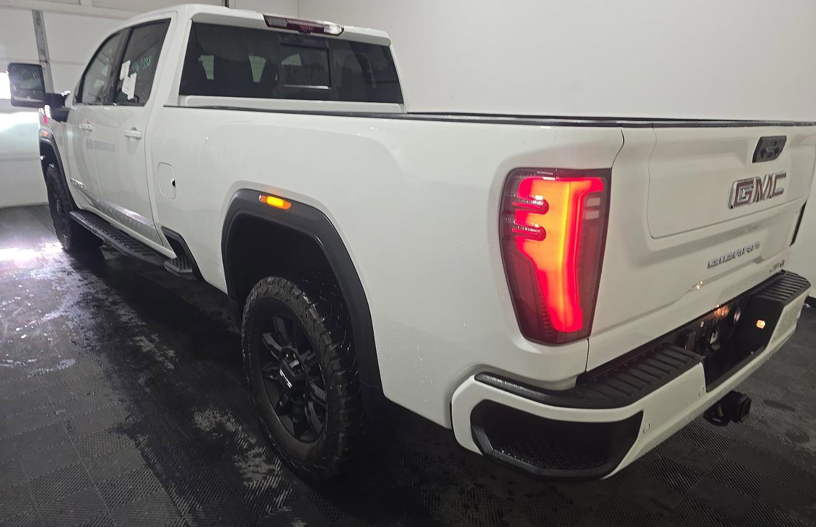 Used 2025 GMC Sierra 2500 AT4 w/ AT4 Premium Plus Package AWD/4WD image 6