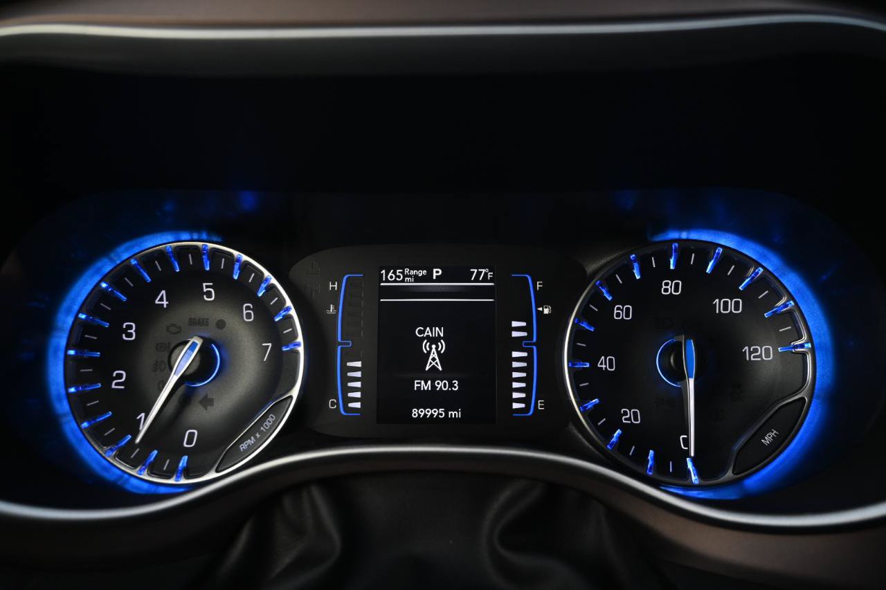 Used 2021 Chrysler Voyager LX FWD image 3