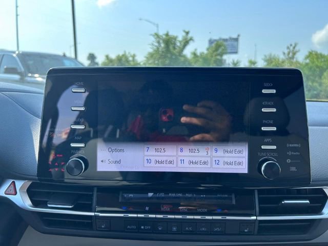 Used 2022 Toyota Sienna XLE w/ XLE Plus Package image 15