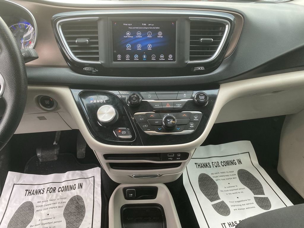 Used 2020 Chrysler Voyager LX image 20