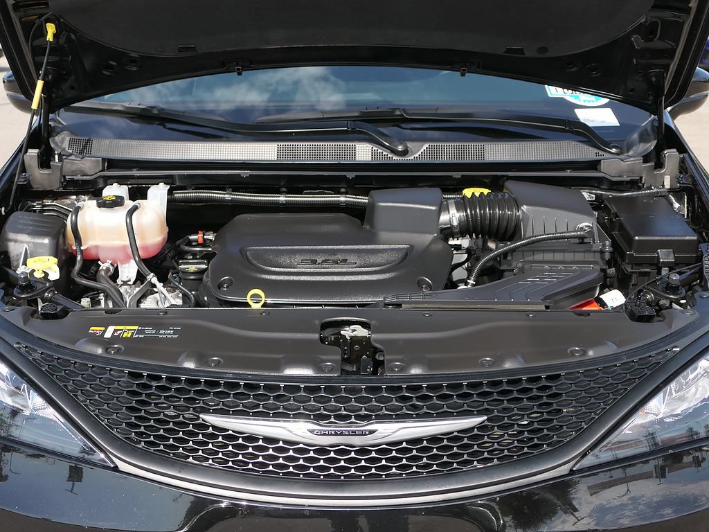 Used 2025 Chrysler Voyager LX FWD image 27