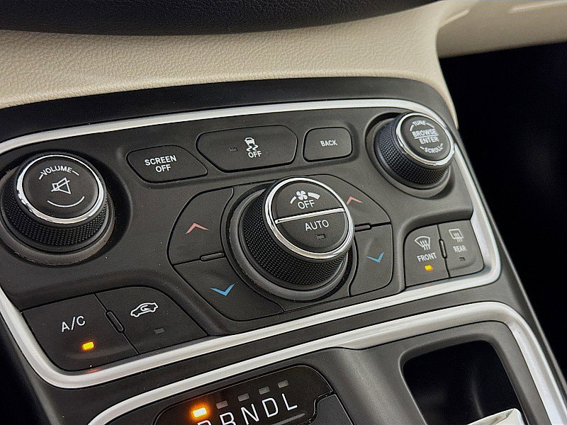 Used 2015 Chrysler 200 C w/ Navigation & Sound Group I image 17