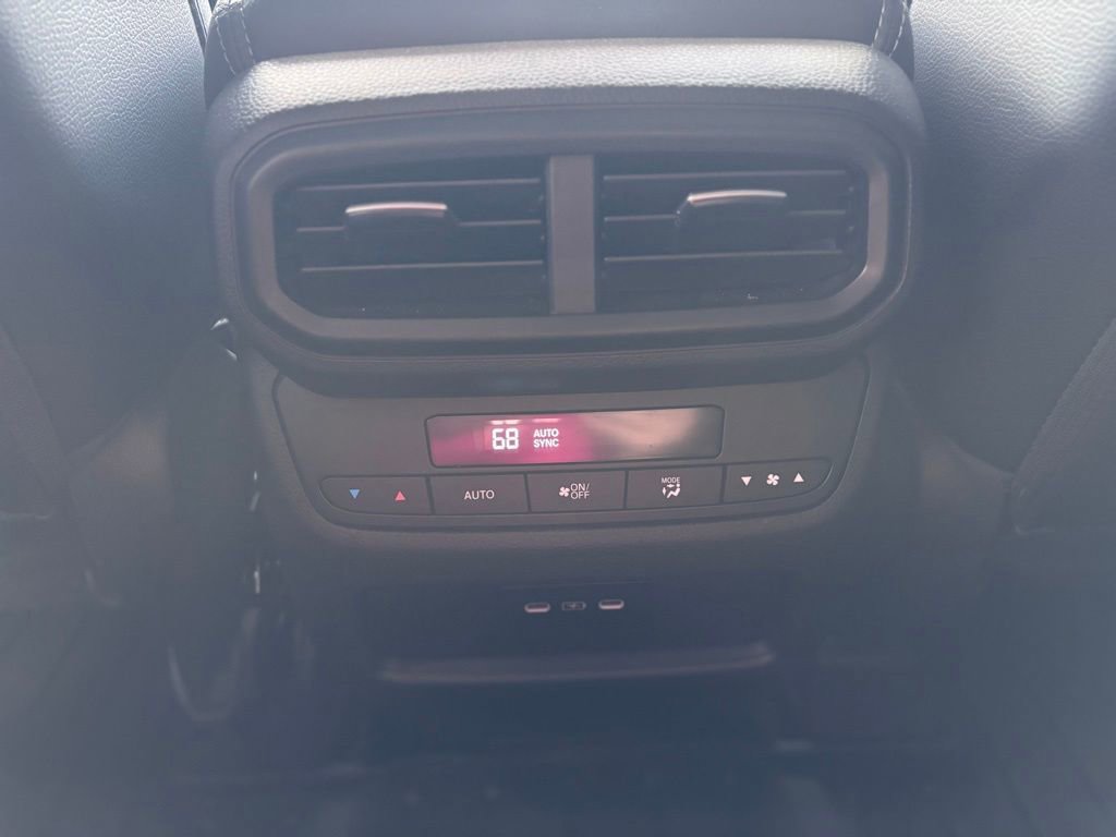 Used 2025 Honda Pilot Touring image 17