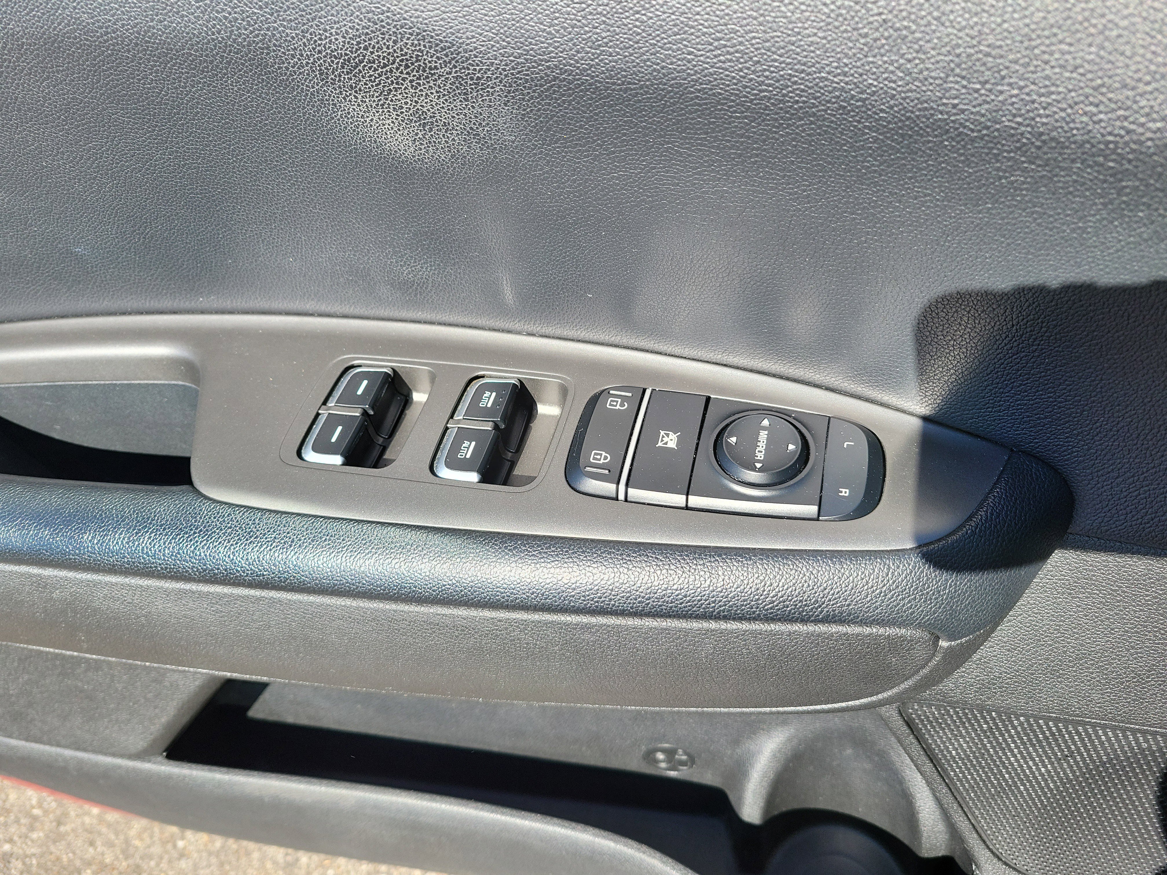 Used 2019 Kia Optima S image 21