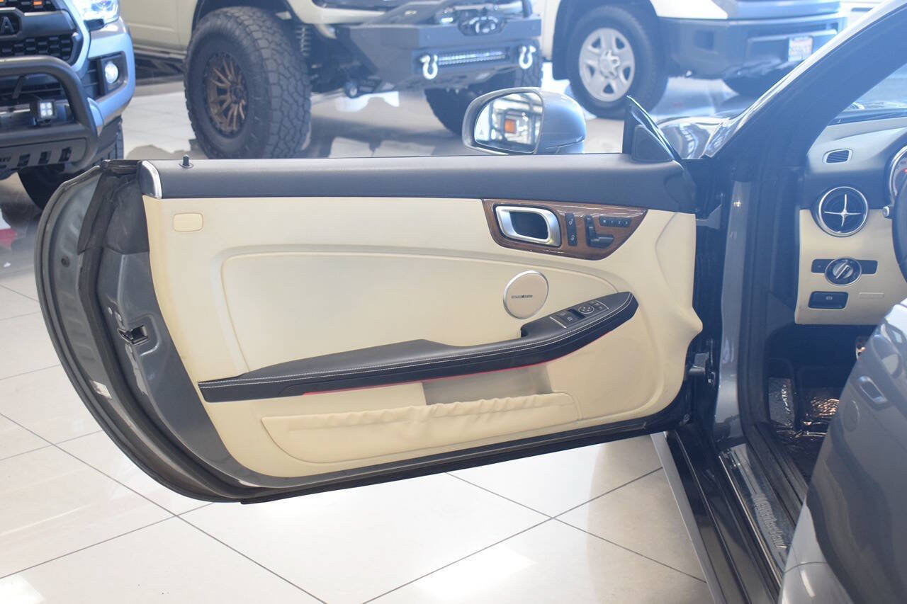 Used 2016 Mercedes-Benz SLK 300 image 15