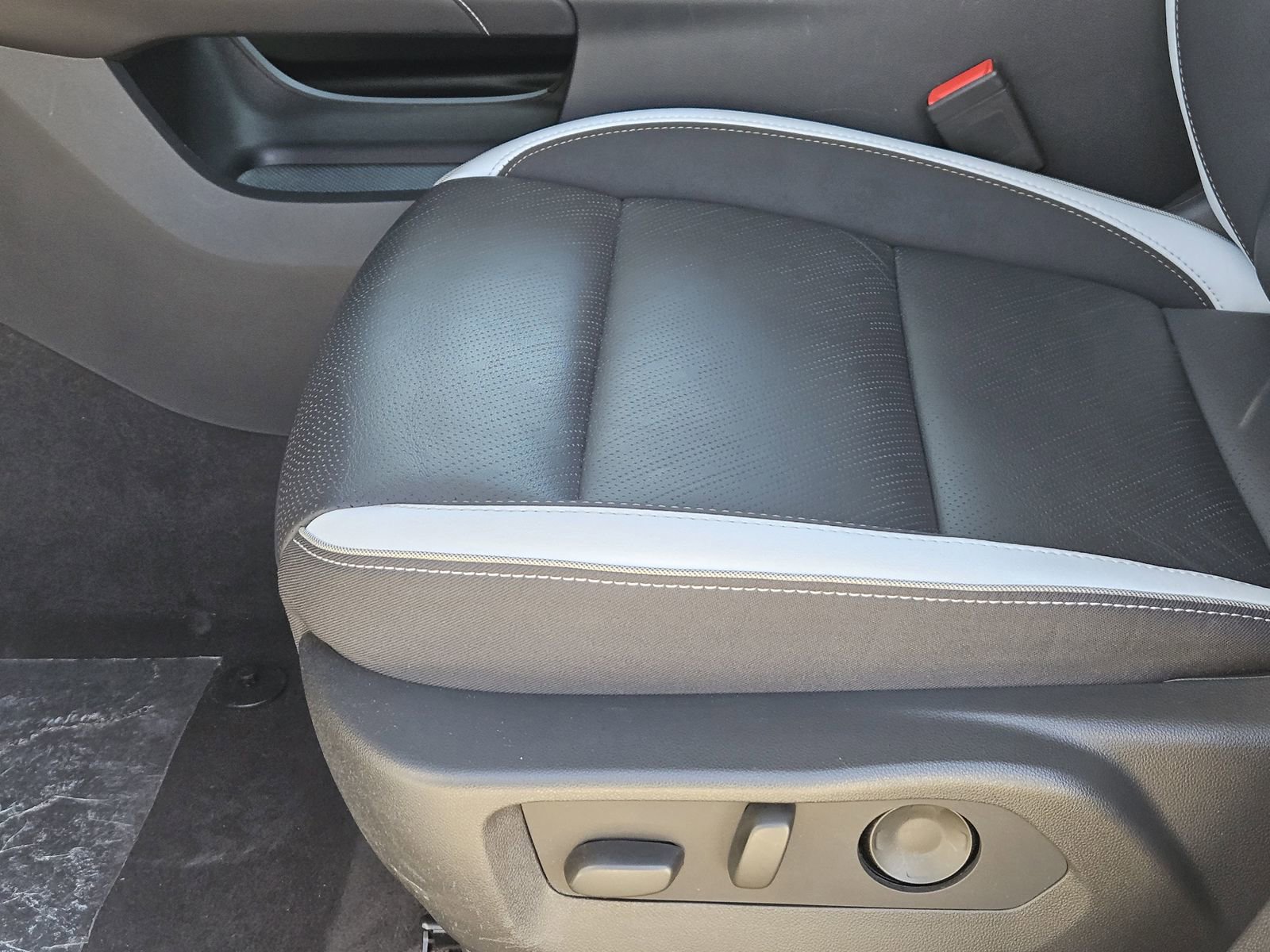 Used 2025 Buick Envision Sport Touring AWD/4WD image 27
