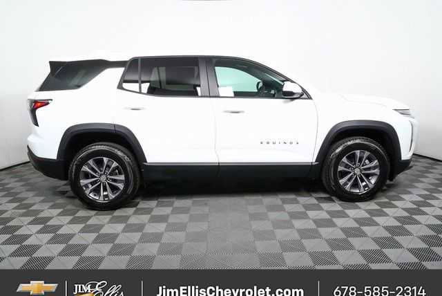 New 2026 Chevrolet Equinox LT image 2