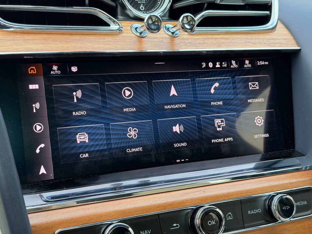 Used 2023 Bentley Bentayga image 24