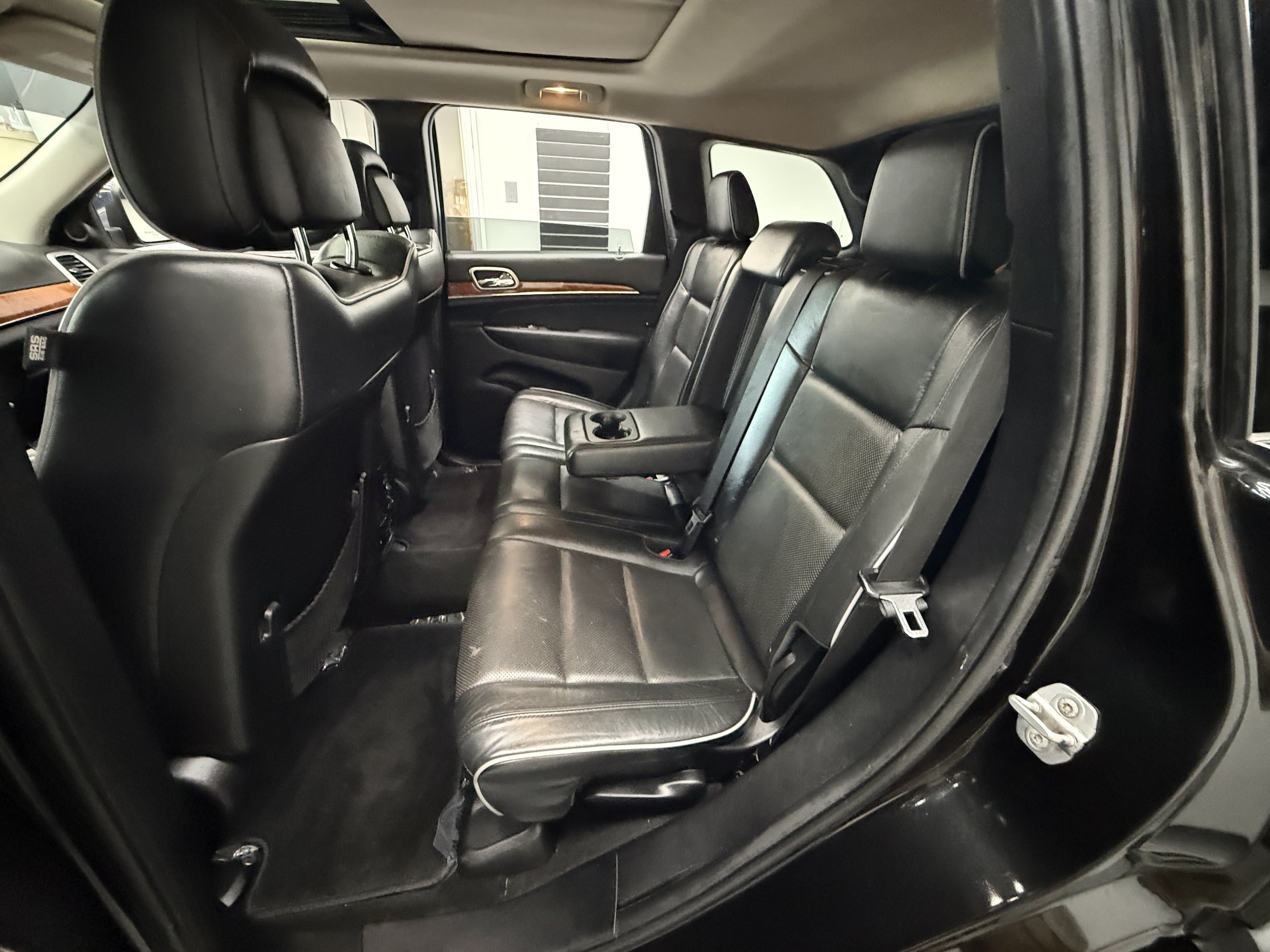 Used 2012 Jeep Grand Cherokee Overland AWD/4WD image 21
