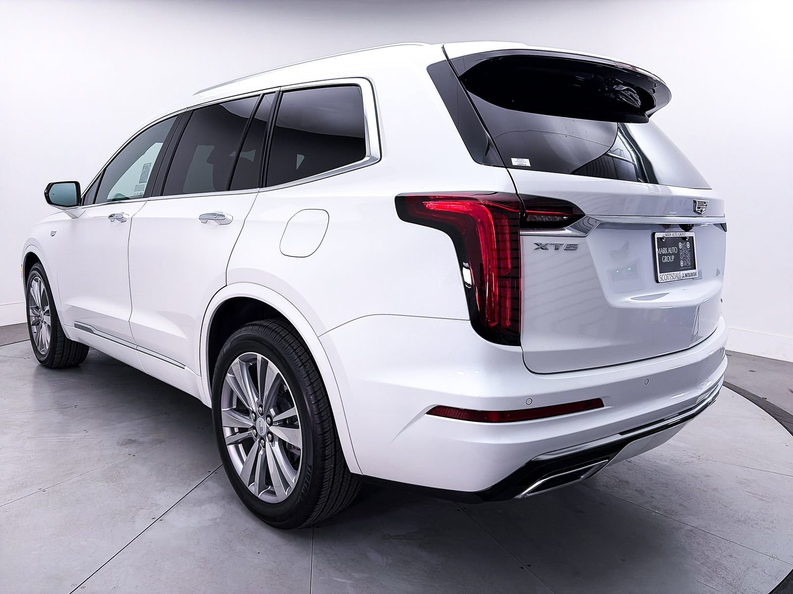 Used 2023 Cadillac XT6 Premium Luxury FWD image 14