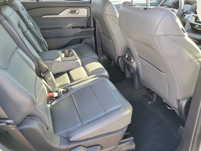 Used 2025 Ford Explorer Active w/ Active Comfort Package RWD image 16