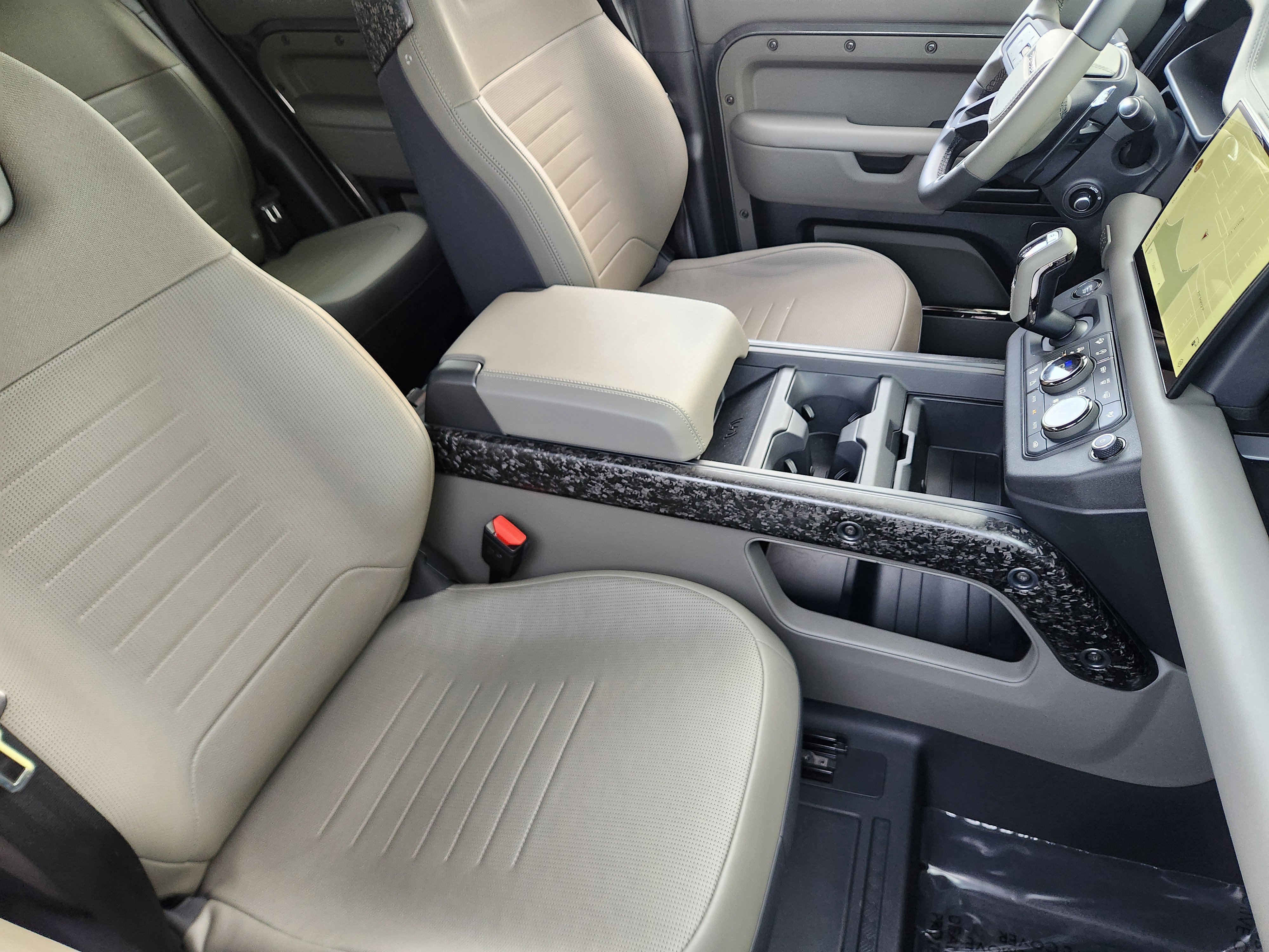 Certified 2025 Land Rover Defender 110 image 15