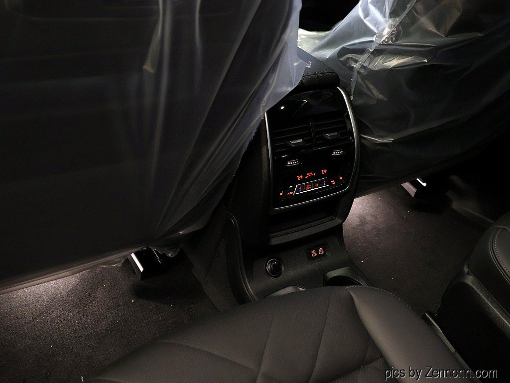 Used 2027 BMW X7 xDrive40i w/ M Sport Package AWD/4WD image 15
