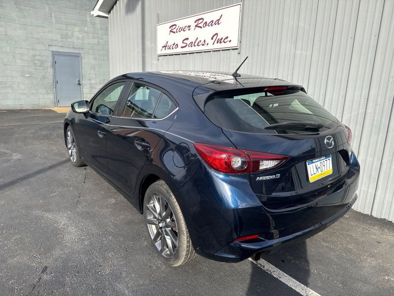 Used 2018 MAZDA MAZDA3 Touring image 10