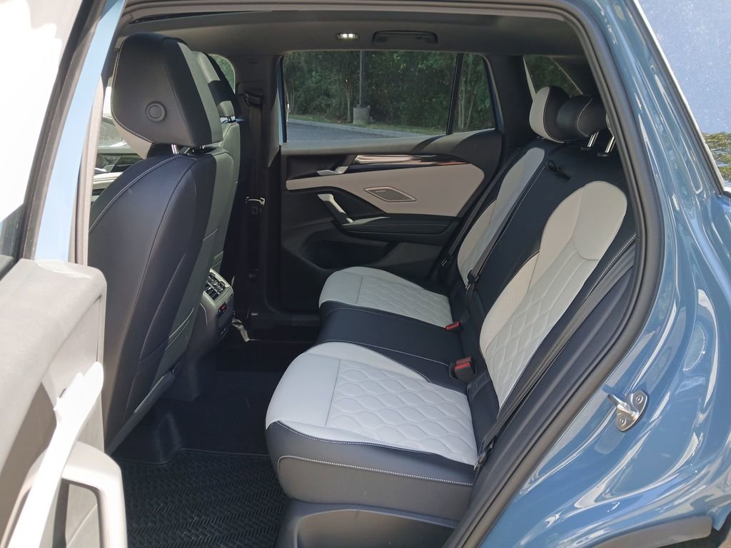 New 2026 Volkswagen Tiguan SEL R-Line AWD/4WD image 25