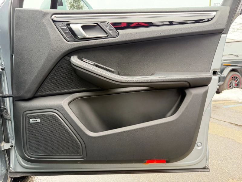 Used 2021 Porsche Macan AWD/4WD image 24