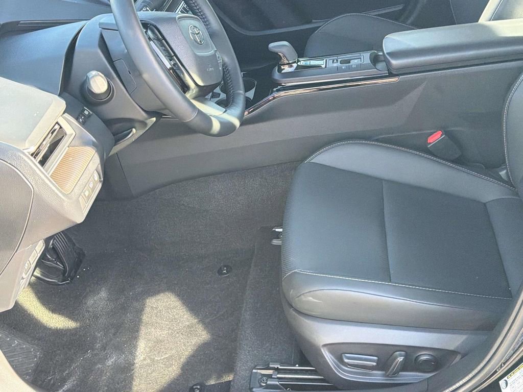 Used 2025 Toyota Prius XLE image 27