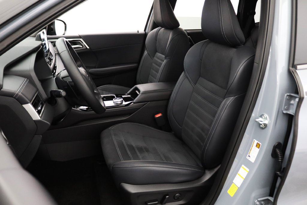 Used 2026 Mitsubishi Outlander AWD image 14