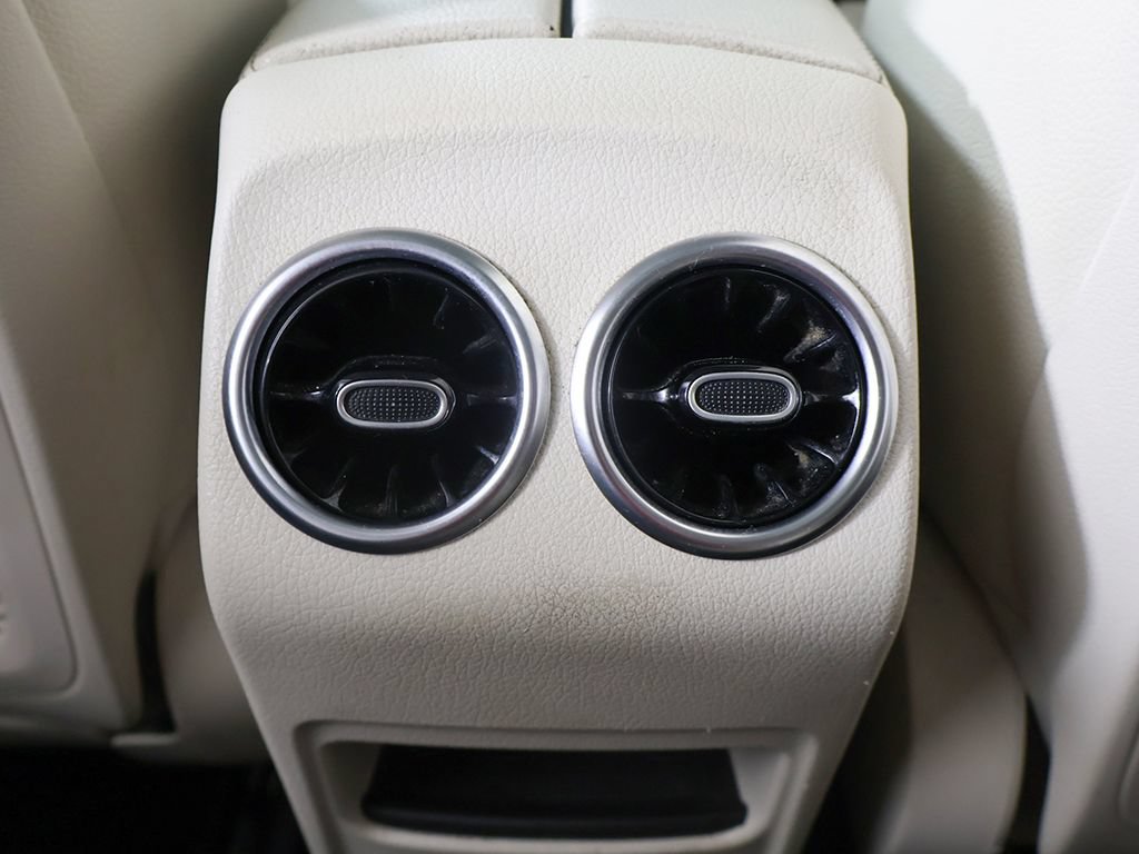 Used 2021 Mercedes-Benz GLB 250 4MATIC w/ Premium Package image 32