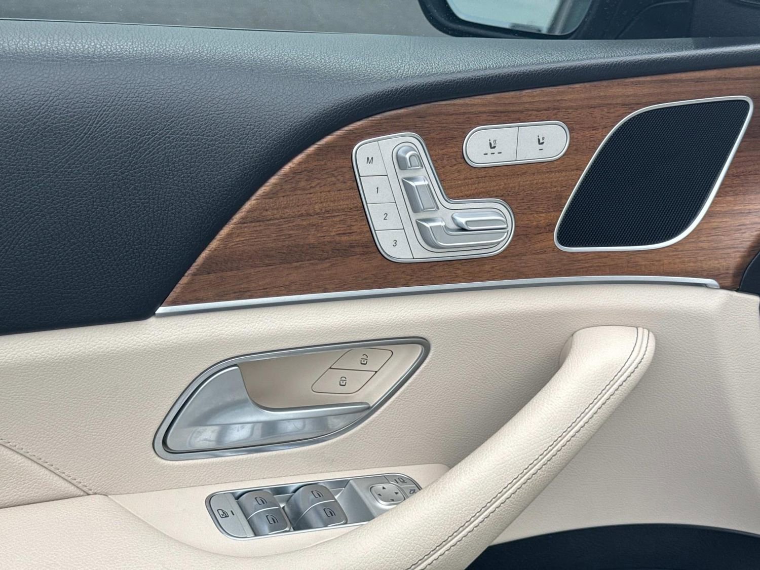 Used 2025 Mercedes-Benz GLE 350 4MATIC image 28