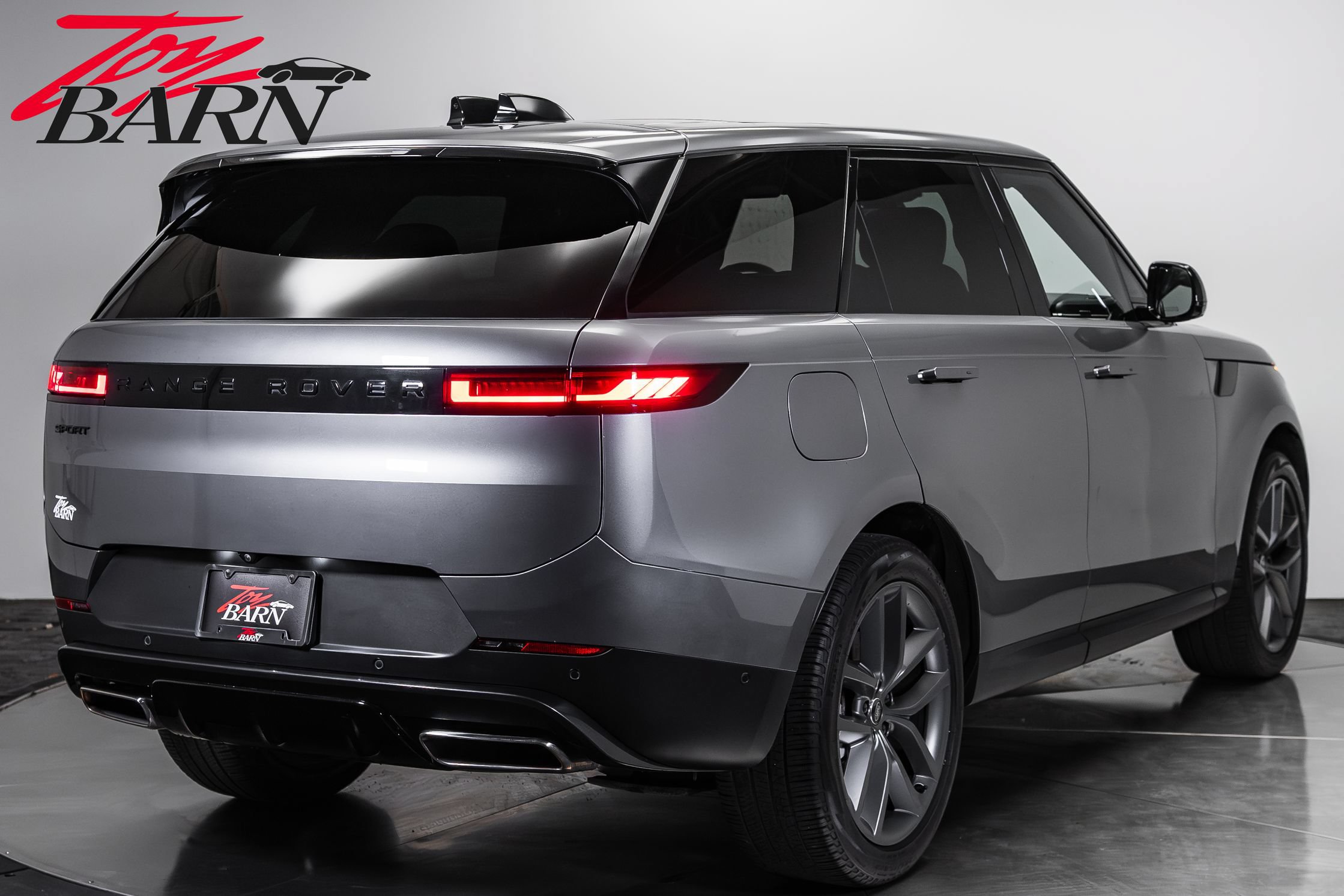 Used 2025 Land Rover Range Rover Sport SE AWD/4WD image 5