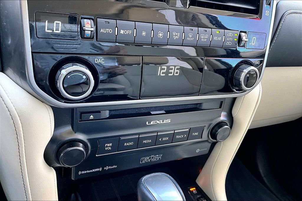 Used 2023 Lexus GX 460 Premium w/ Accessory Package AWD/4WD image 15