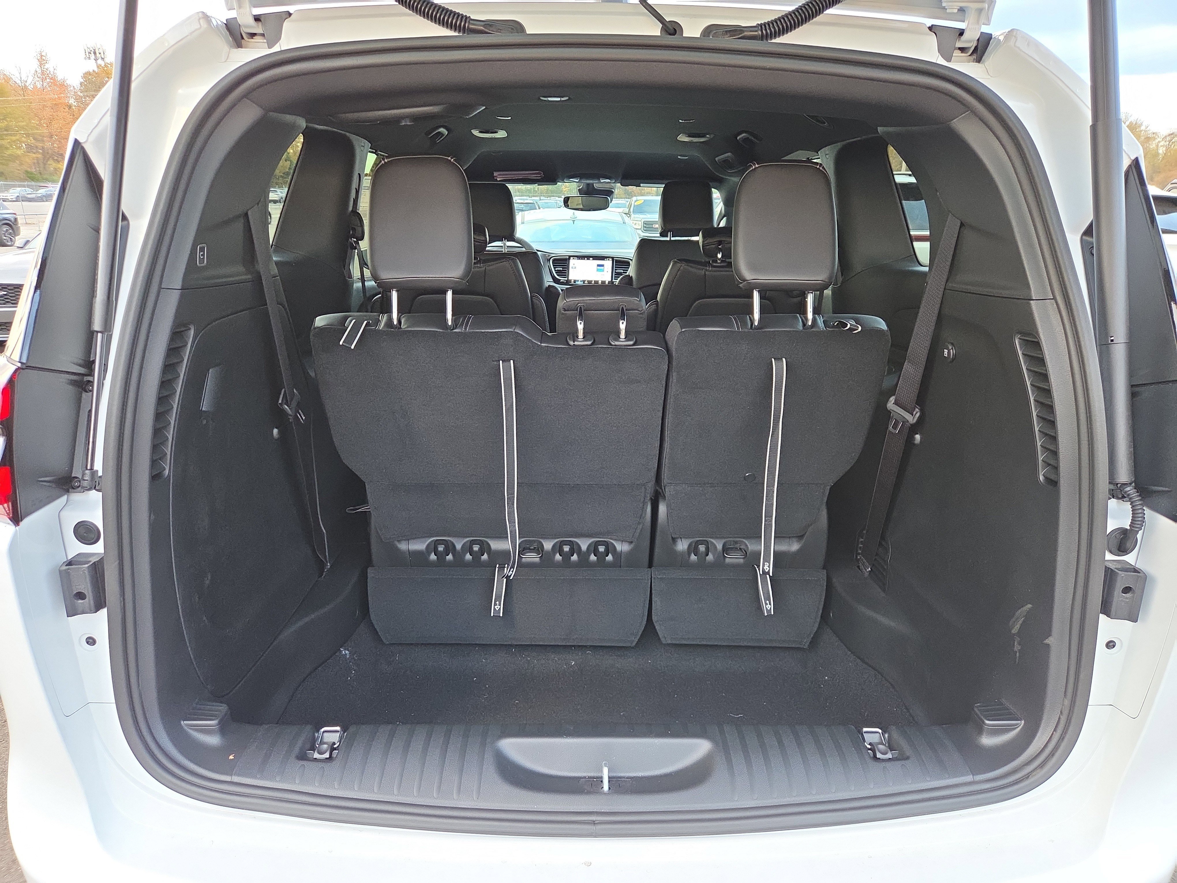 New 2026 Chrysler Pacifica Select FWD image 9