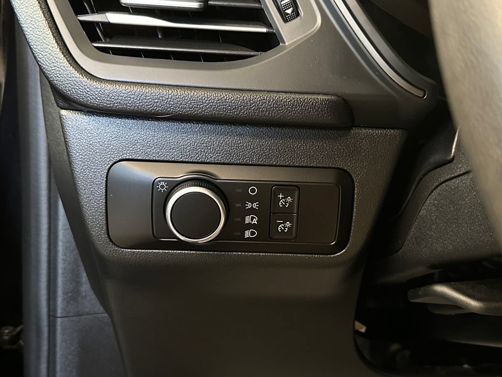 Used 2025 Ford Escape Active AWD/4WD image 17
