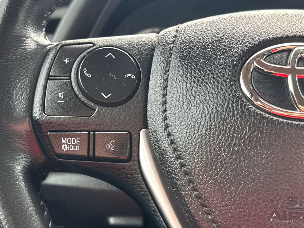 Used 2019 Toyota Corolla SE w/ Carpet Mat Package (TMS) FWD image 19